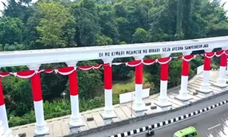 Ikon Kota Bogor Berbalut Merah Putih, Lawang Suryakancana Tampil Berbeda