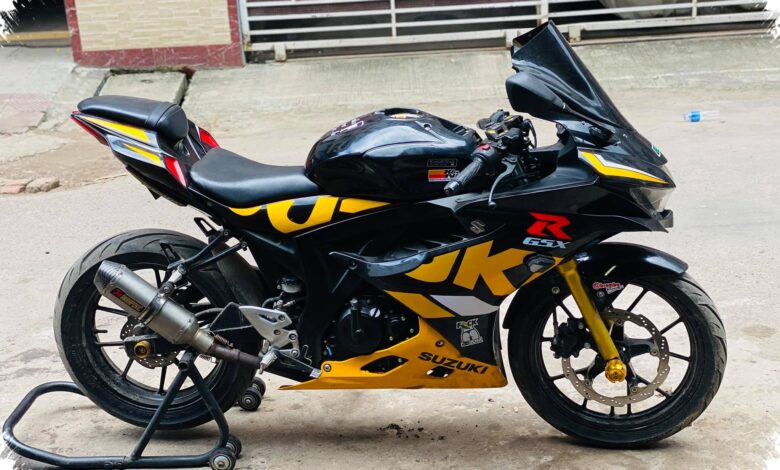 Bobot Lebih Ringan dan Tenaga Lebih Tinggi, GSX-R150 Menekan CBR150R