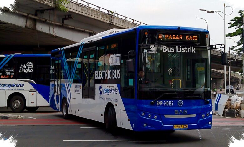 Naik Transjakarta pada 17 Agustus Hanya Rp 8, Kartu Lama Tetap Berlaku