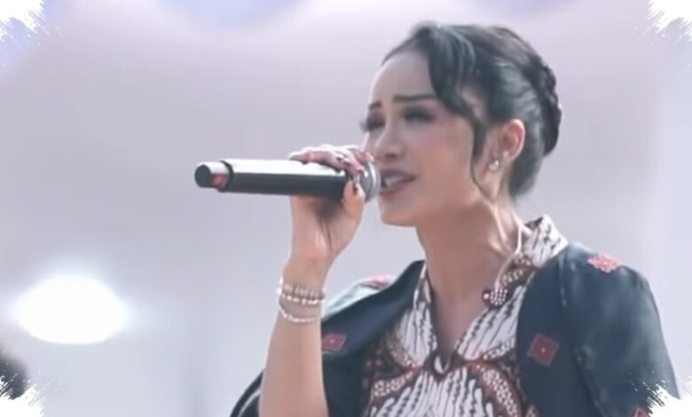 Amora Bersama Kris Dayanti di Istana Merdeka, Didukung Busana Didit Hediprasetyo
