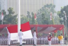 Saat Merah Putih Dikibarkan di Riau, Doa untuk Korban Gempa NTT Menguat