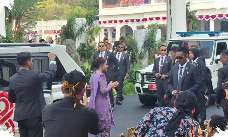 Lima Pelajar dari Berbagai Daerah Memegang Peran Kunci pada Penurunan Bendera RI