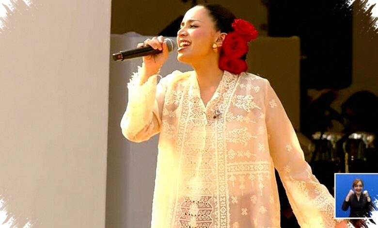 Batik Marun Mengimbangi Kebaya Putih Wulan Guritno di Upacara HUT ke-81 RI