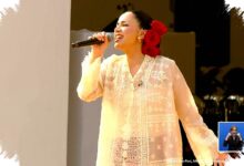Batik Marun Mengimbangi Kebaya Putih Wulan Guritno di Upacara HUT ke-81 RI