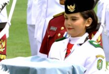 Dari Jayapura ke Istana Merdeka, Neeltje Emban Baki Penurunan Bendera