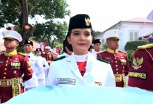 Tak Diberi Tahu Sejak Awal, Celine SMKN 5 Pontianak Bawa Baki di Istana