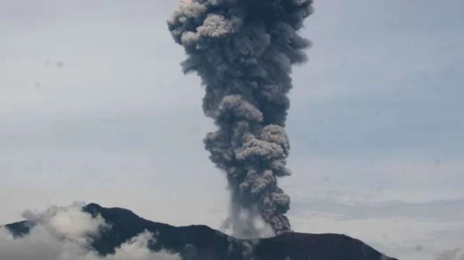 Marapi Meningkat: Erupsi & Material Pijar Terlempar