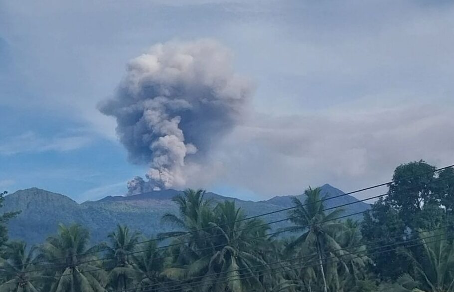 Gunung Dukono Erupsi, Abu Vulkanik Capai 1,3 Km
