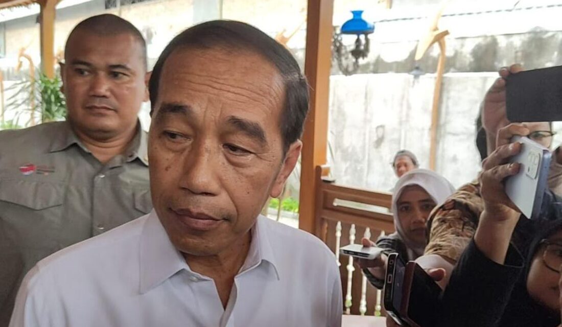 Jokowi Tawarkan Bantuan Hukum ke Dosen UGM soal Ijazah