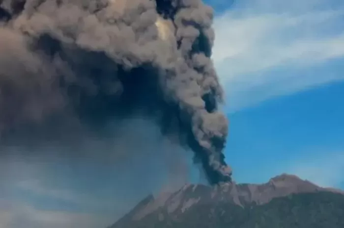 Gunung Raung Erupsi, Abu Vulkanik Capai 2.000 Meter