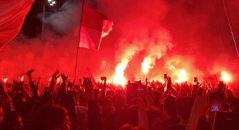 Indonesia Kalahkan China, GBK Meriah oleh Flare & Kembang Api