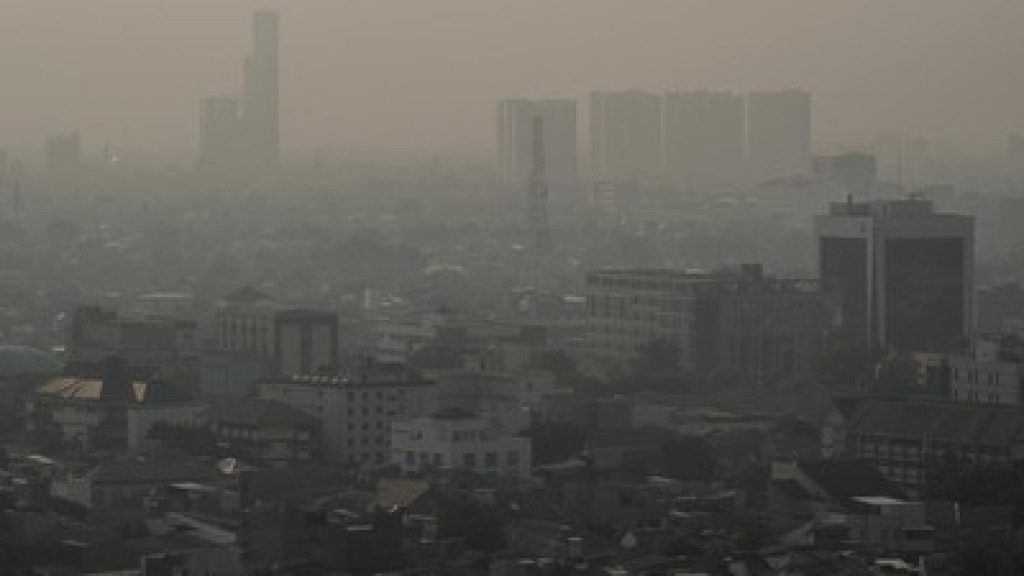 Udara Jakarta Tidak Sehat, Warga Diminta Pakai Masker