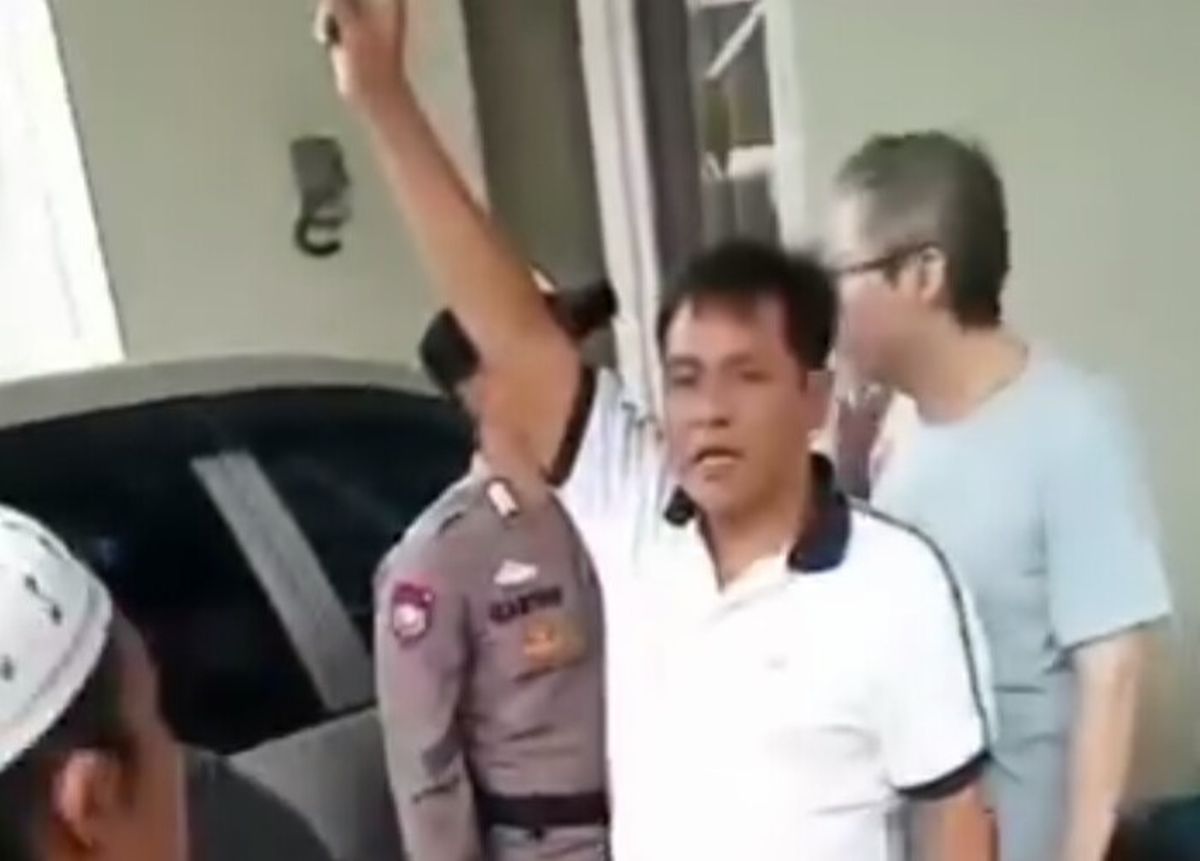 Singgung Agama, Warga Amuk Pria Usai Ribut dengan Kurir