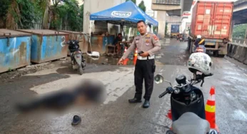 Pemotor Tewas Terlindas Truk di Pademangan